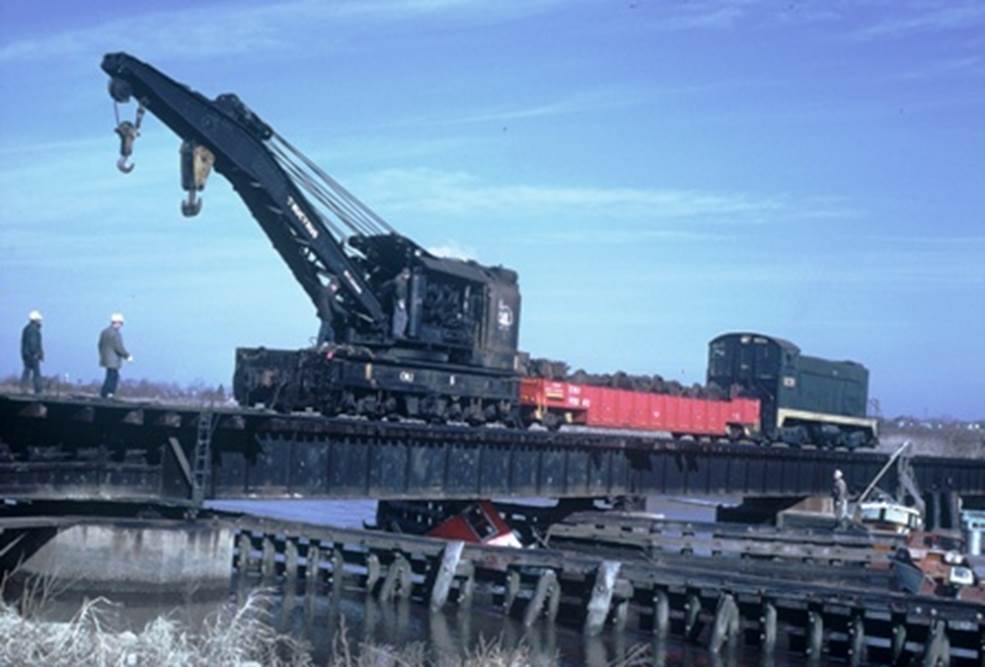 D18_Caboose5_intheriver_Dec1968