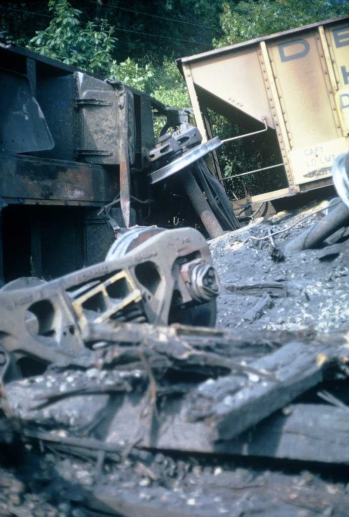 http://www.raritanriverrailroad.org/wrecks/Phoenix1972/G43_Derailment_Phoenix_Oct1972.JPG